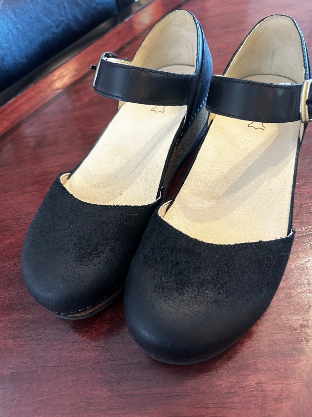 Dansko Mae 38, Fits like a 39? - Picture 2 of 10